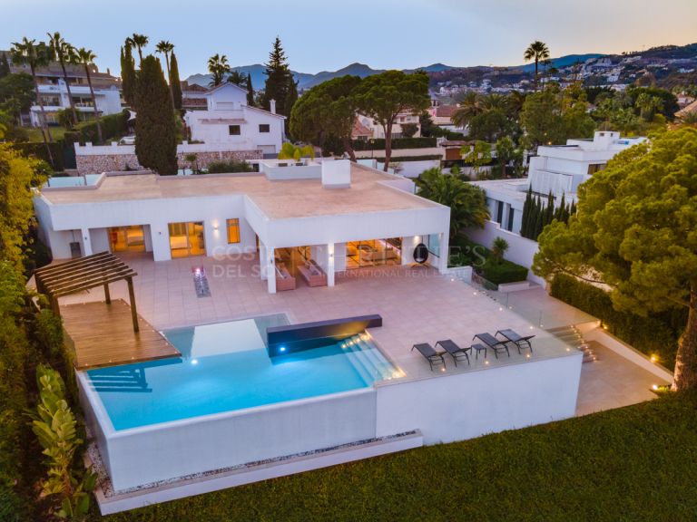 Espléndida villa en primera línea de golf en Nueva Andalucía, Marbella