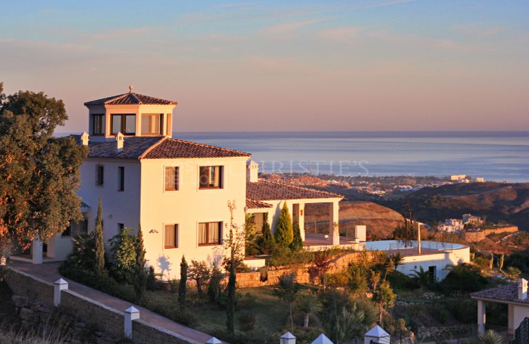 Impressive Villa in Marbella Club, Benahavís