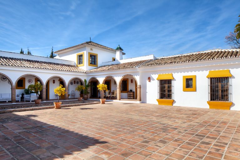 EQUESTRIAN PROPERTY