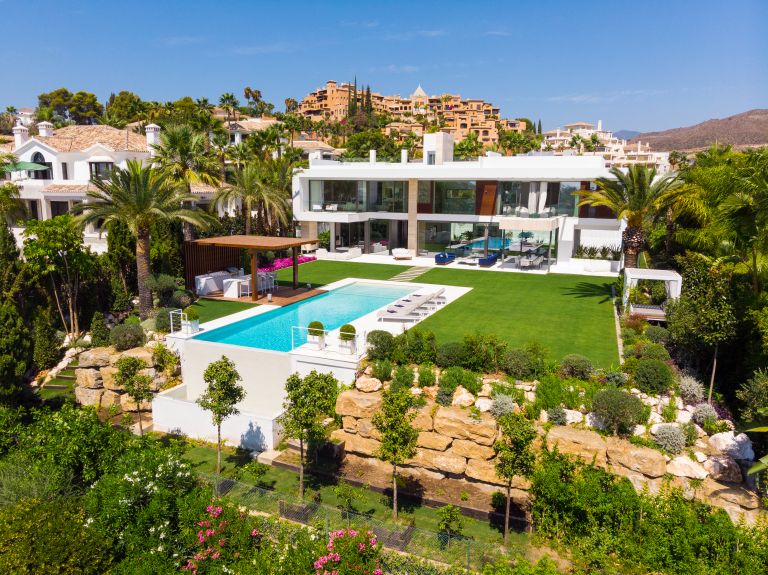 Villa for sale in La Cerquilla, Marbella
