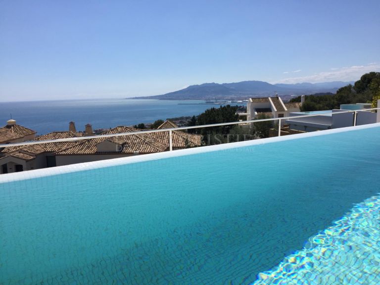 Villa for sale in Pinares de San Antón, Malaga - Este