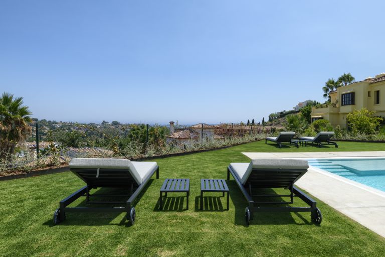 Villa in El Paraiso Alto