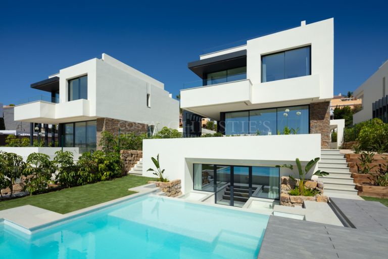 Luxury villa in El Campanario, Estepona