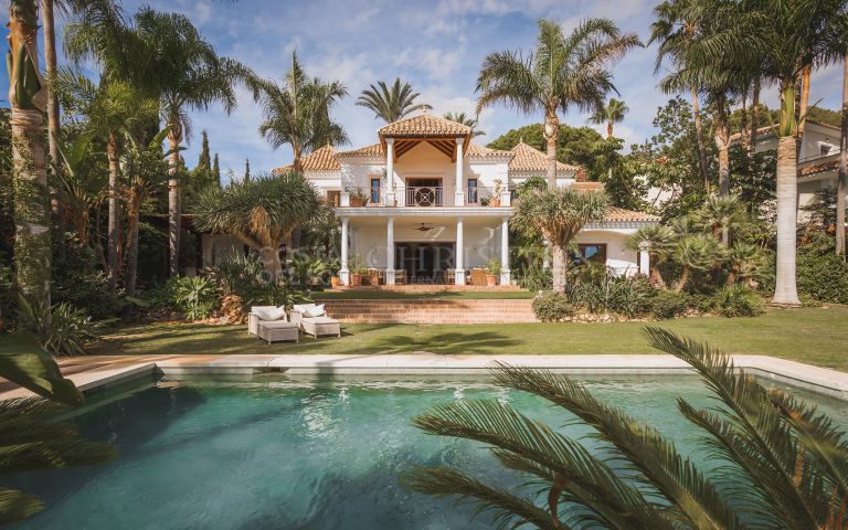 Preciosa villa familiar con vistas panorámicas al mar junto a Río Real Golf, Marbella Este