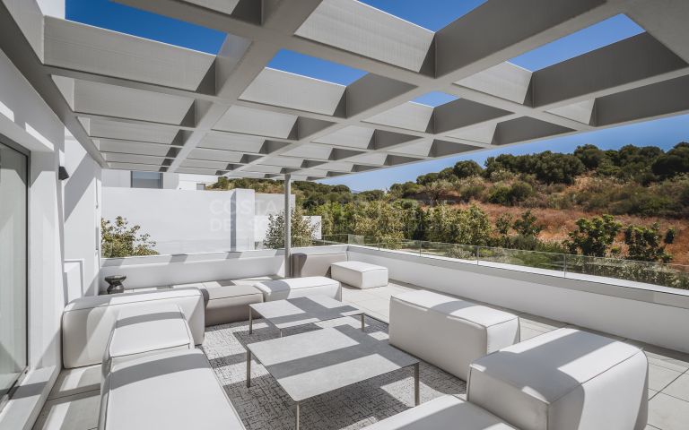 Moderne und sonnige Villa an der Neuen Goldenen Meile in Estepona, in der Nähe von Marbella
