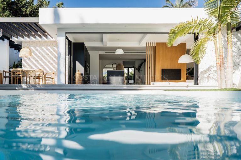 Balinese-Scandinavian inspired villa in Nueva Andalucía