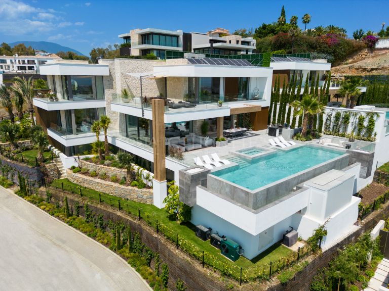 Glorious Villa overlooking the coast from exclusive The Hills Residence