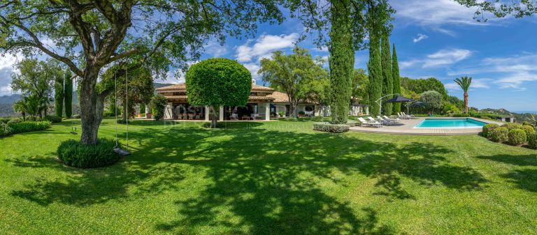Huge family home in privileged residential area of La Zagaleta