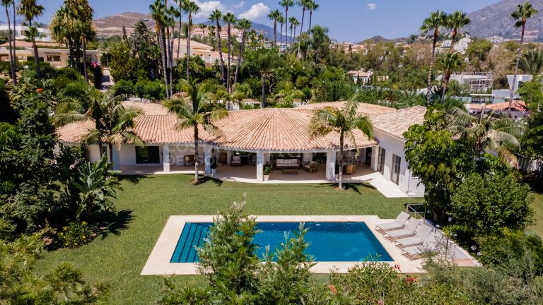 Beautiful Single Level Villa in La Cerquilla.