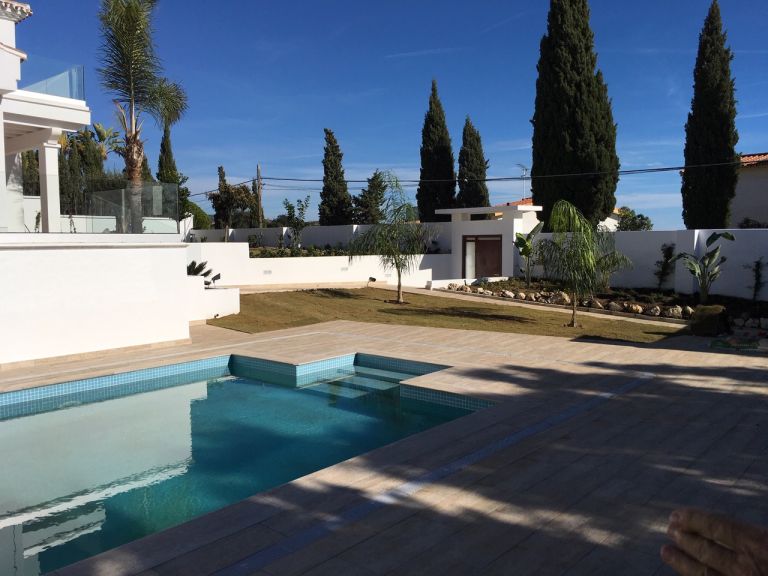 Villa for sale in El Rosario, Marbella East