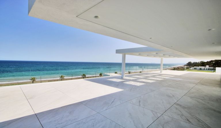Front line Beach Penthouse