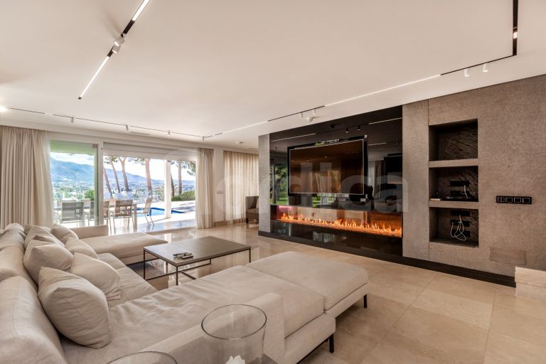 Villa for sale in Las Brisas