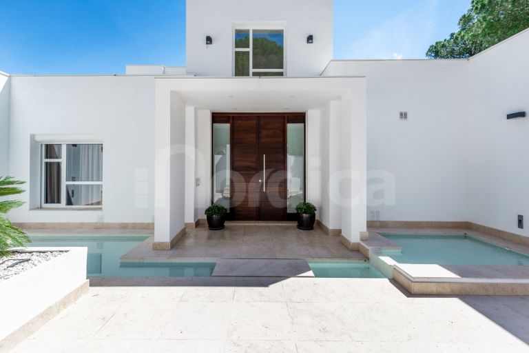 Villa for sale in Las Brisas