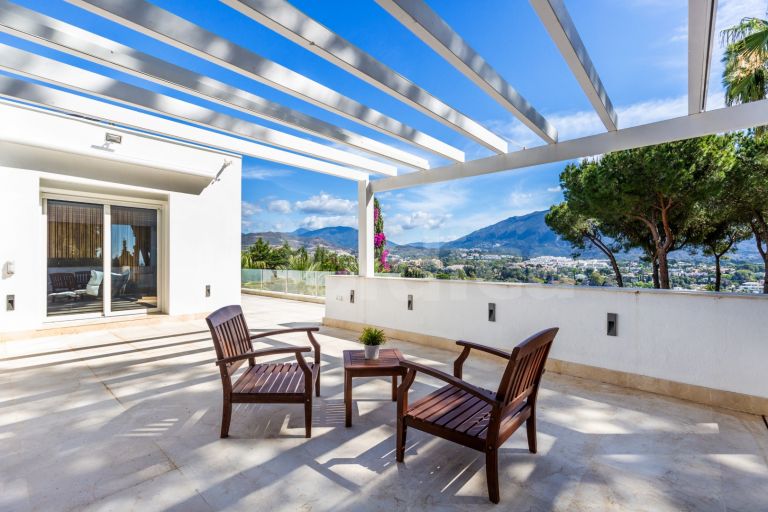 Villa for sale in Las Brisas