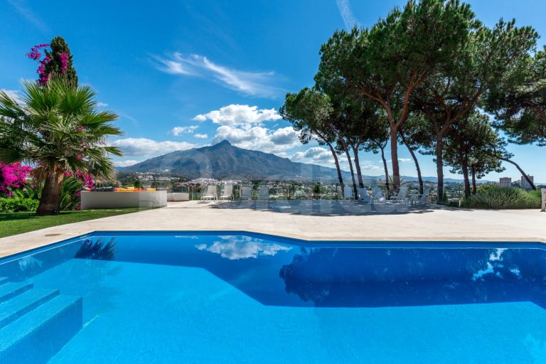 Villa for sale in Las Brisas
