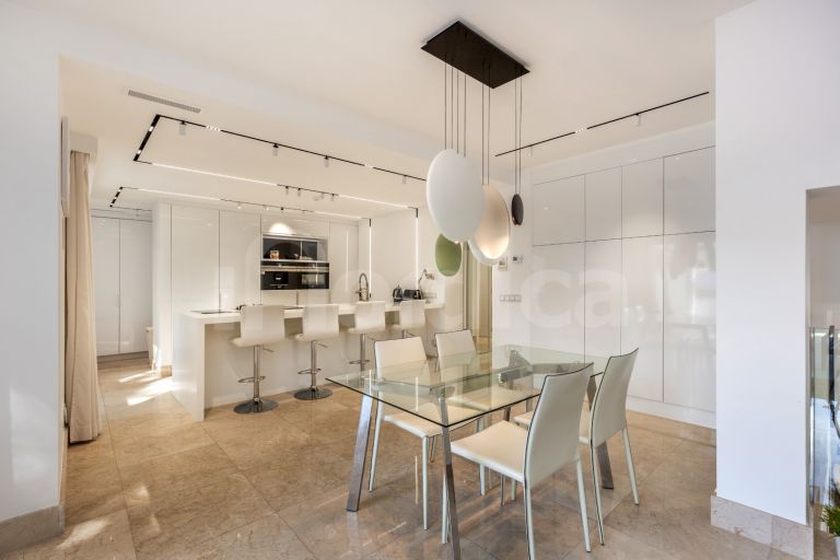 Villa for sale in Las Brisas