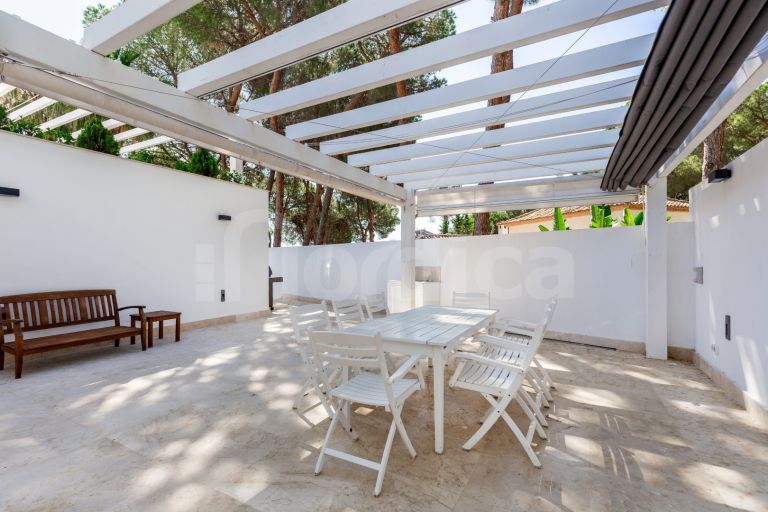 Villa for sale in Las Brisas