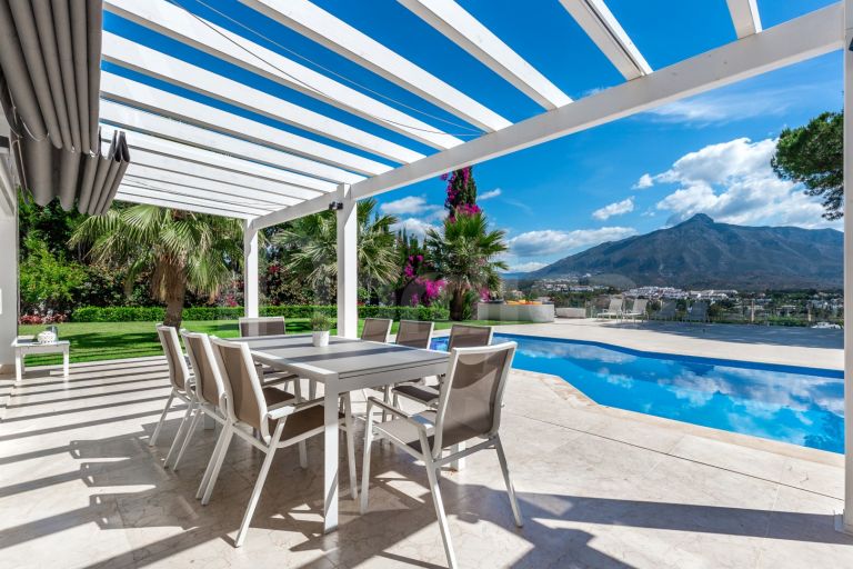 Villa for sale in Las Brisas