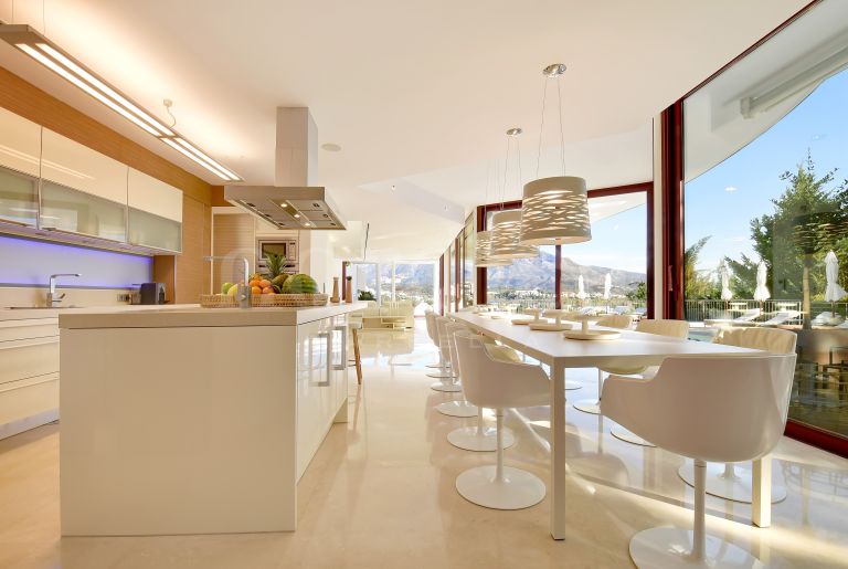 Villa zu verkaufen in Nueva Andalucia