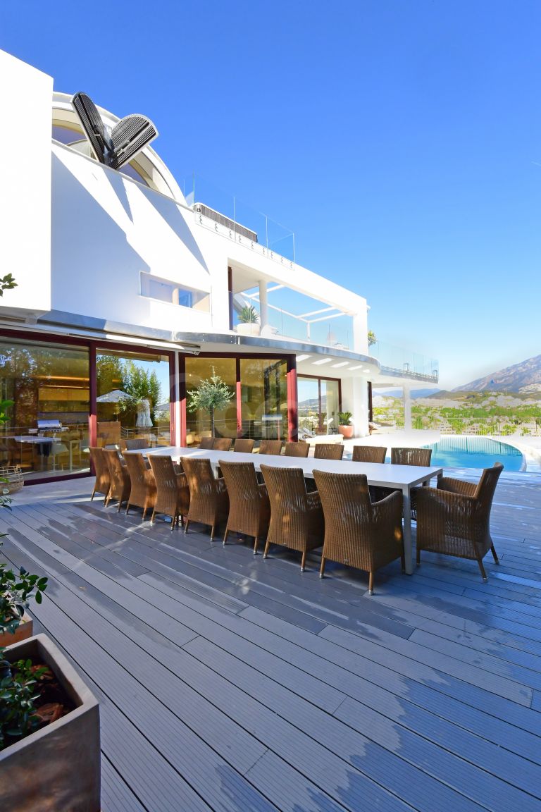 Villa for sale in Nueva Andalucia