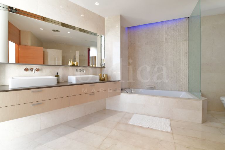 Villa zu verkaufen in Nueva Andalucia