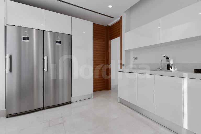 Villa for sale in Nueva Andalucia