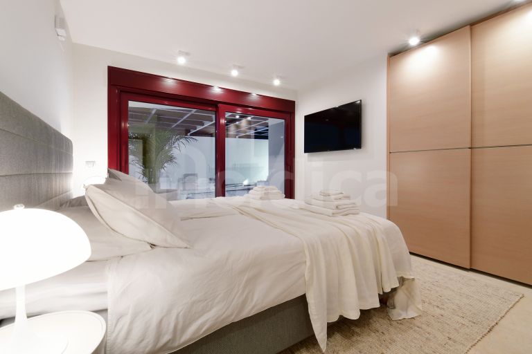 Villa for sale in Nueva Andalucia