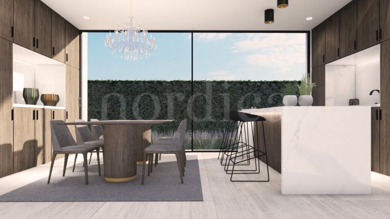 Villa for sale in Nueva Andalucia
