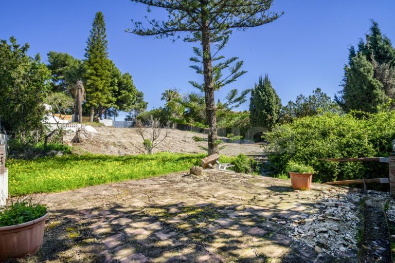 Grundstück zu verkaufen in Nueva Andalucia