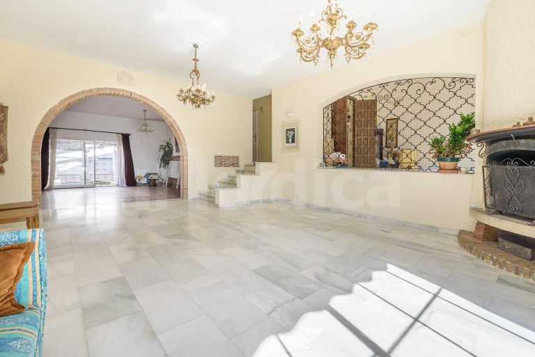 Villa till salu i Nueva Andalucia