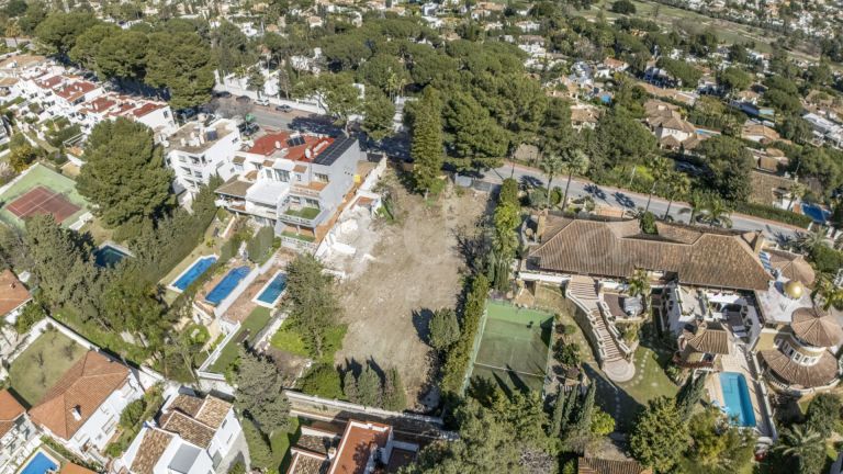 Grundstück zu verkaufen in Nueva Andalucia