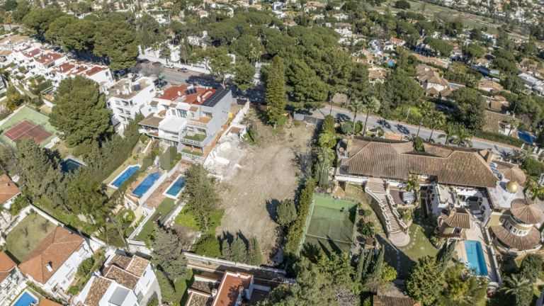 Grundstück zu verkaufen in Nueva Andalucia