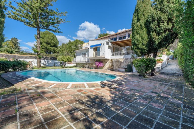 Villa till salu i Nueva Andalucia