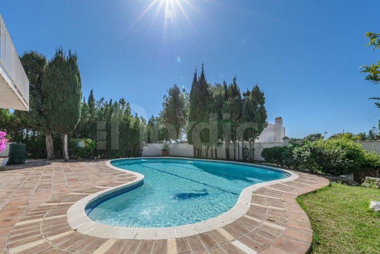 Villa till salu i Nueva Andalucia