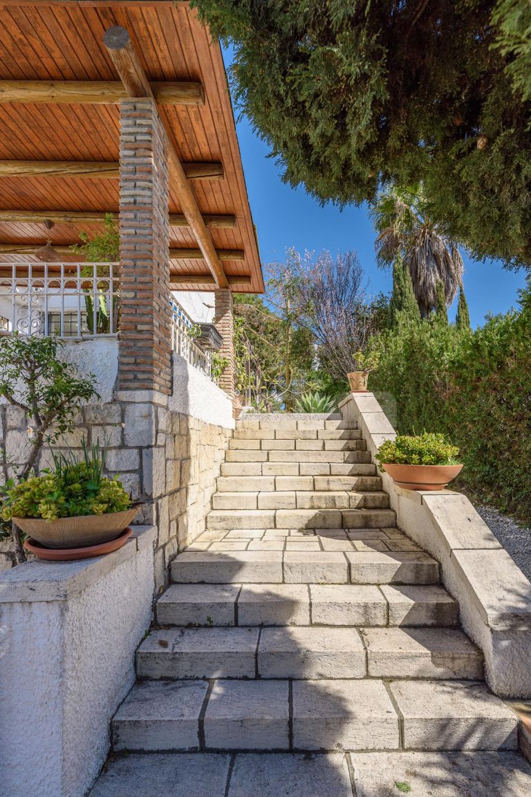 Villa till salu i Nueva Andalucia