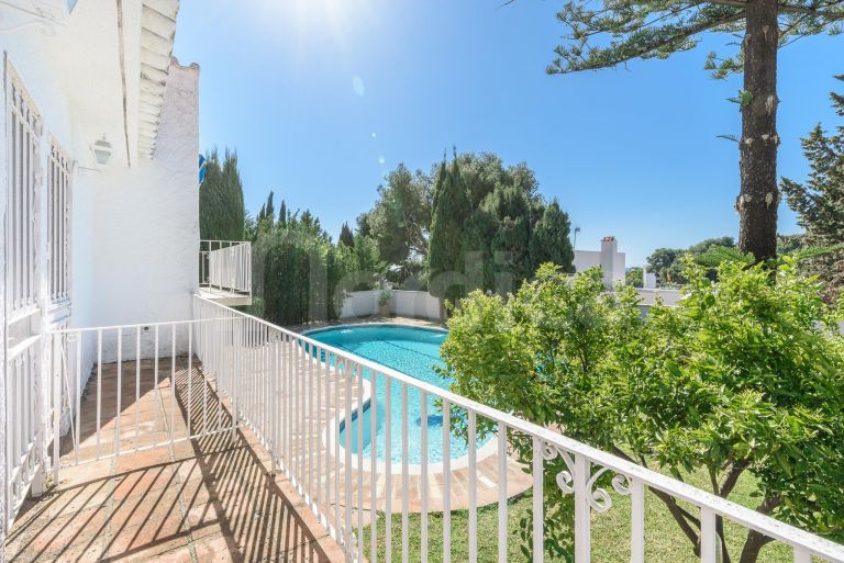 Villa till salu i Nueva Andalucia