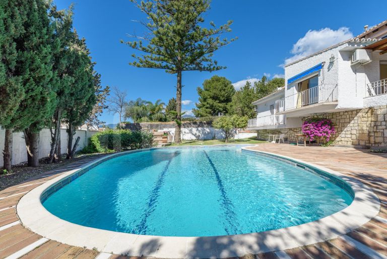 Villa till salu i Nueva Andalucia