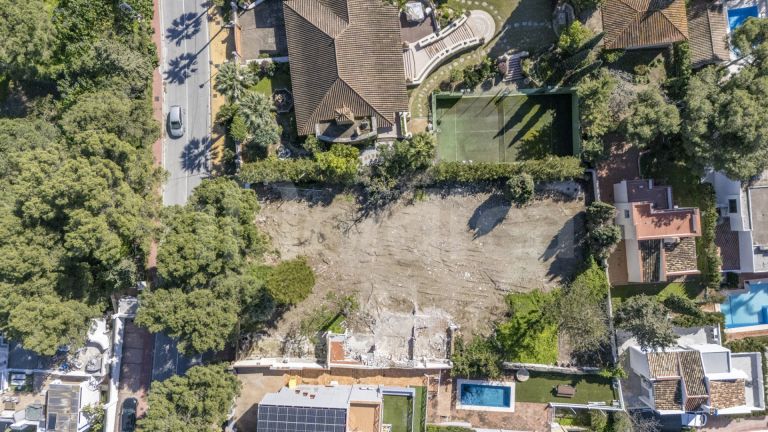 Grundstück zu verkaufen in Nueva Andalucia