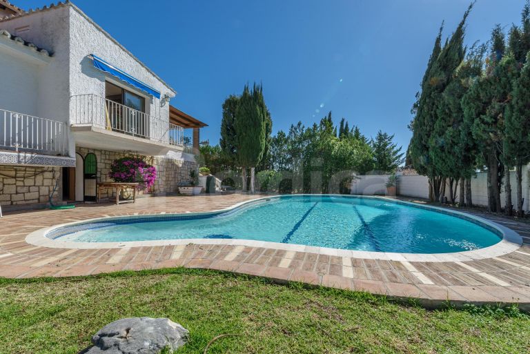 Villa till salu i Nueva Andalucia