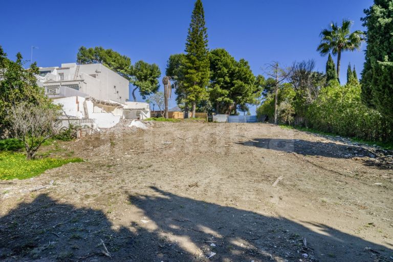 Grundstück zu verkaufen in Nueva Andalucia