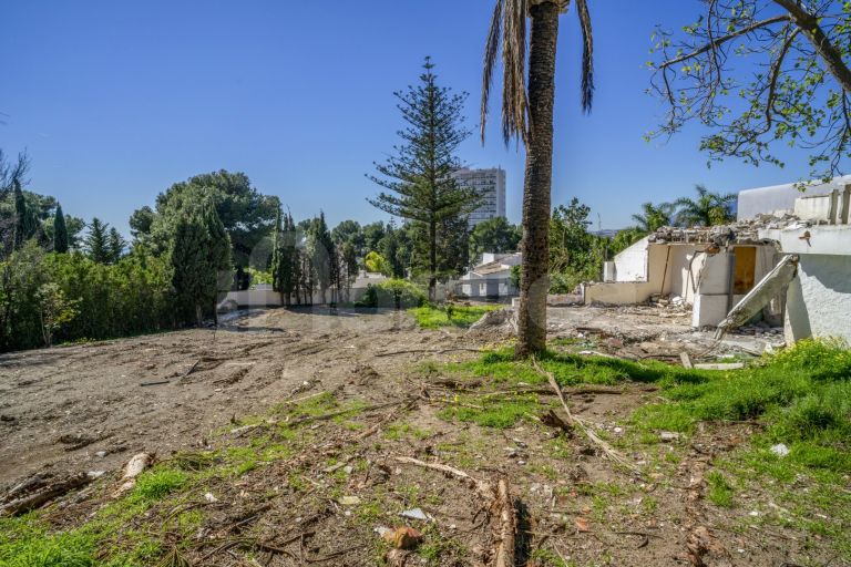 Grundstück zu verkaufen in Nueva Andalucia