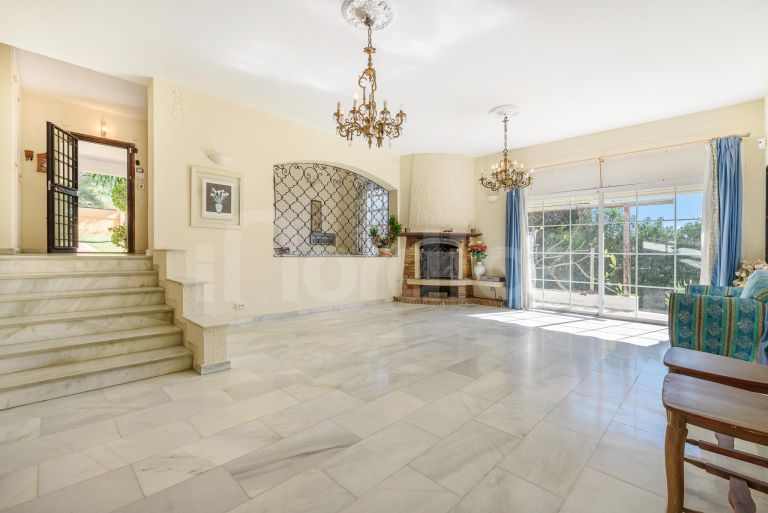 Villa till salu i Nueva Andalucia