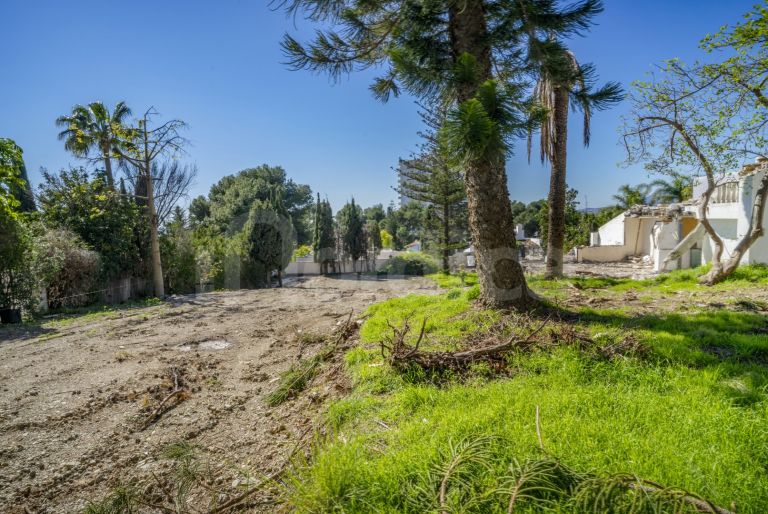 Grundstück zu verkaufen in Nueva Andalucia