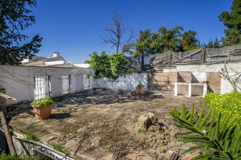 Grundstück zu verkaufen in Nueva Andalucia