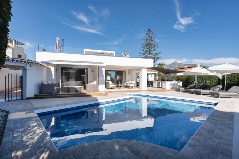Villa zu verkaufen in Nueva Andalucia