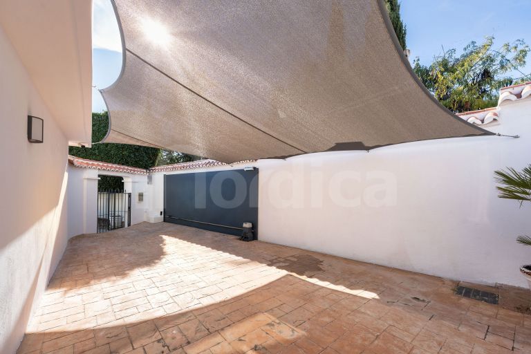 Villa zu verkaufen in Nueva Andalucia