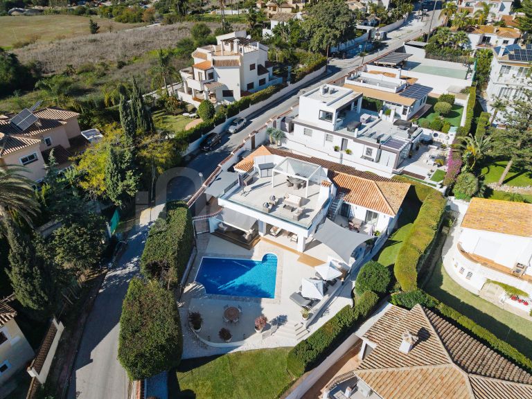 Villa zu verkaufen in Nueva Andalucia