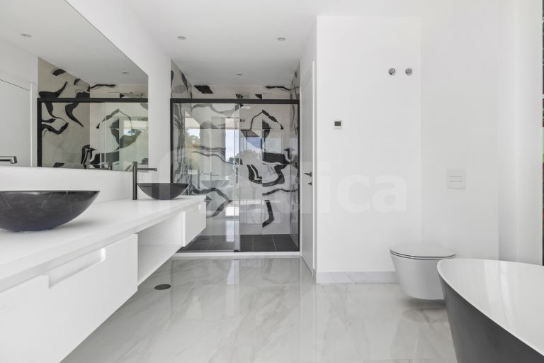 Villa for sale in San Pedro Playa