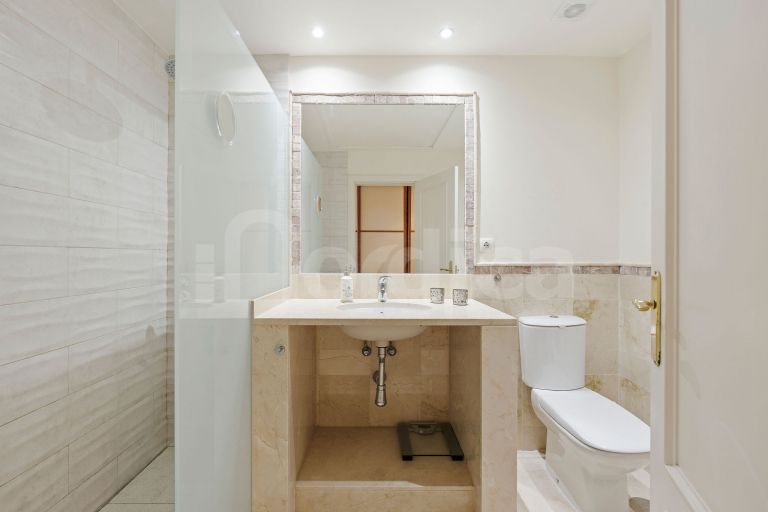 Properties for sale in La Quinta Village, Nueva Andalucia