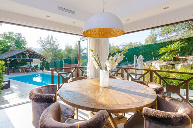 Villa for sale in Nueva Andalucia